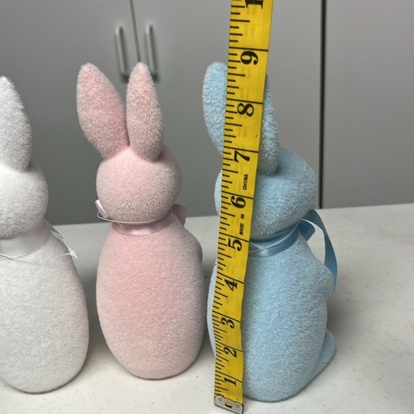 Easter Bunnies Flocked - Picture 3 of 11